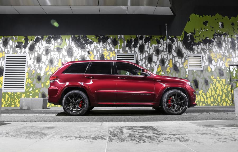  Jeep Grand Cherokee SRT Night 2016 года  (AU) (фото 18 из 26)
